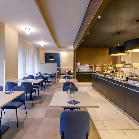 杜斯堡美居酒店 4*